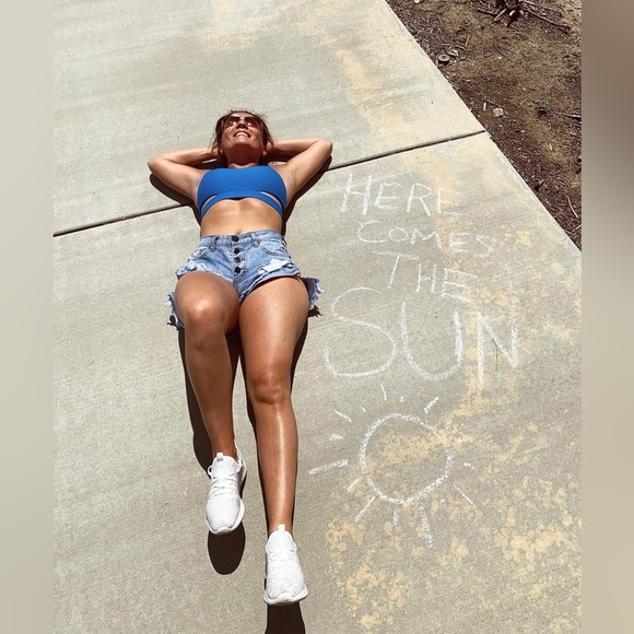 Nidhal is LIVE!!! LET’S SHOP 🛍️ - Picture 15 of 16